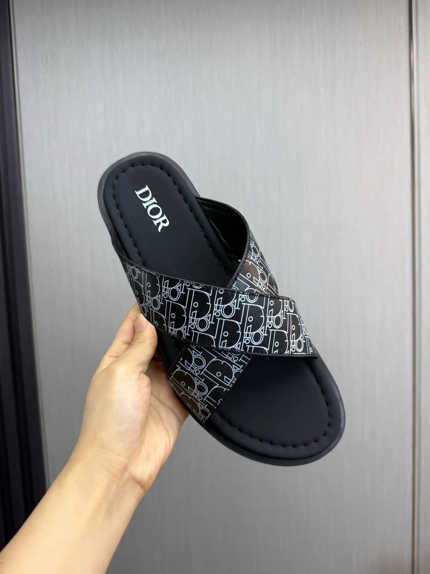 Men's shoes 💰300💰 Dior. Popular slippers hot sale 🔥 Available all year round ✅ Original original material 🩴 SIZE: 38-46 (45.46 non-refundable)